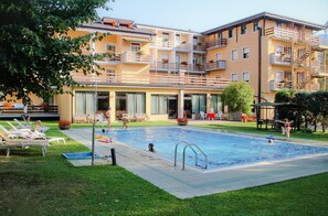 Seasonal outdoor pool - Hotel Dolomiti Levico (Levico Terme)