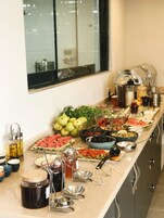 包含每日自助早餐