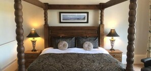 R3 Super-King Four-poster En-suite Room | Free WiFi - Lavinia House (Whitby)