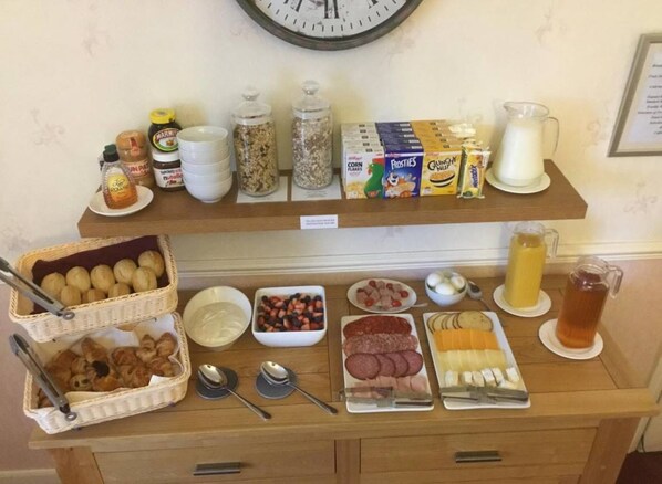 Free daily continental breakfast - Lavinia House (Whitby)