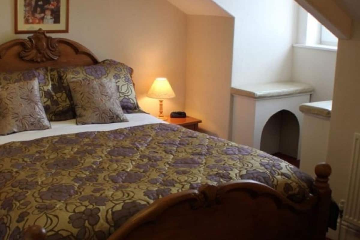 R7 King-size En-suite Room | Free WiFi