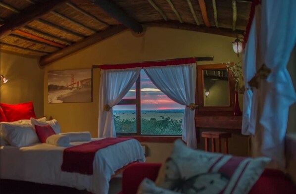 Lions Rest Chalet | Desk, bed sheets, wheelchair access - Boskoppie Lion & Tiger Reserve (Moqhaka)