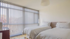 Luxury Apartment | 2 bedrooms, iron/ironing board, free WiFi, bed sheets - Luxury Central Townhouse - Double Terrace, Free Parking. (Harrogate)