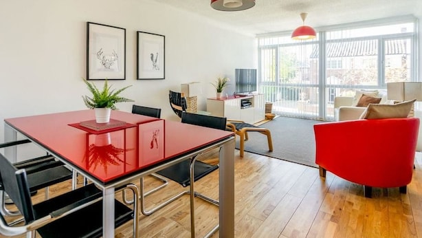 Luxury Apartment | Living area | Flat-screen TV - Luxury Central Townhouse - Double Terrace, Free Parking. (Harrogate)