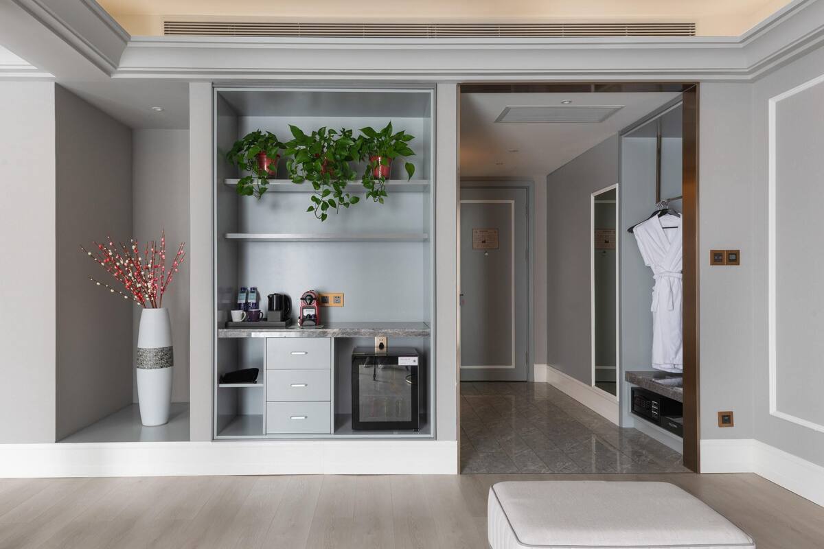 Privilege, Suite, 1 King Bed | 1 bedroom, minibar, in-room safe, iron/ironing board