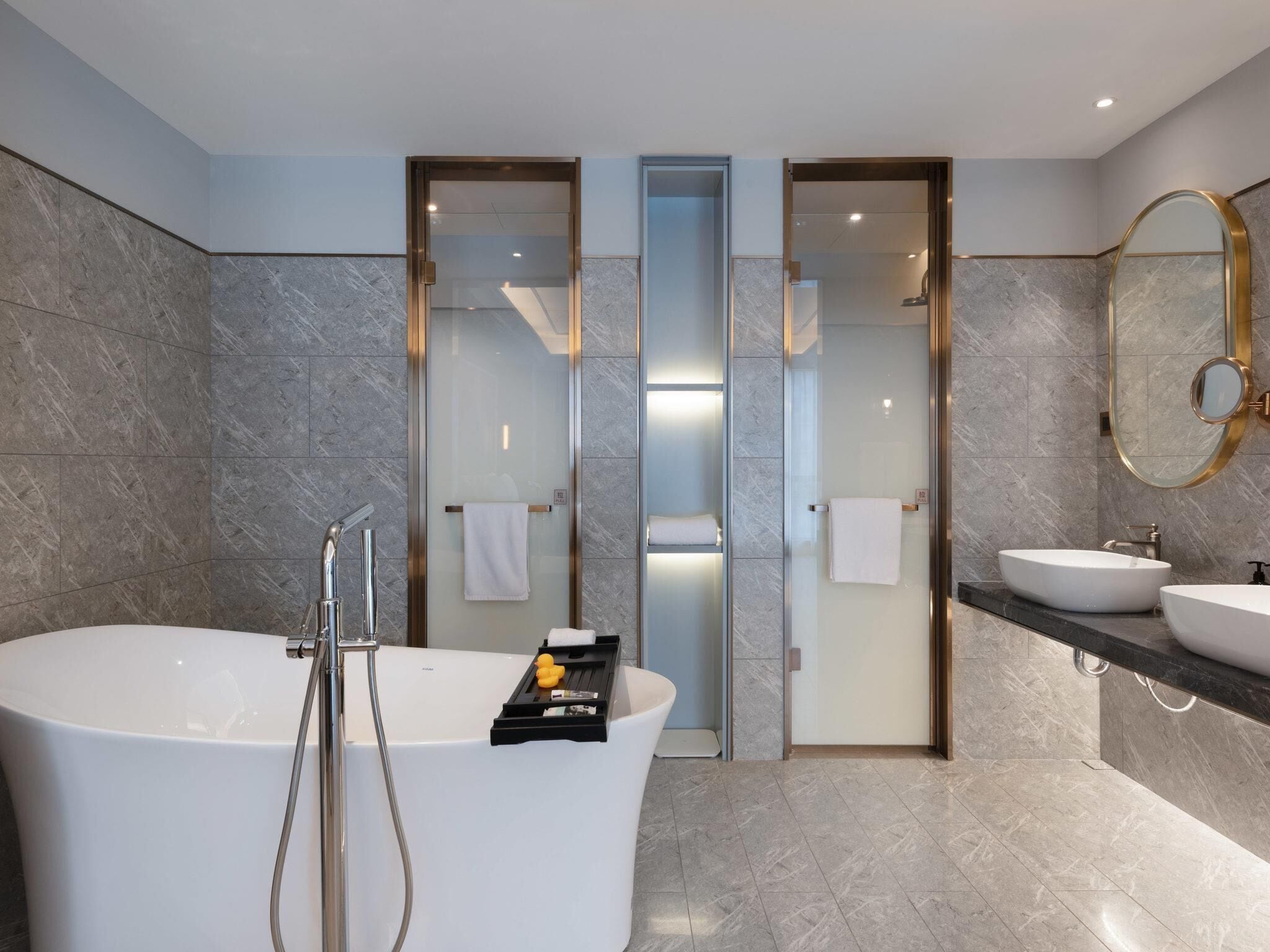 Privilege, Suite, 1 llit de matrimoni gran | Minibar, caixa forta a l'habitació i planxa i posts de planxar 