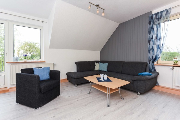 Wohnzimmer mit integriertem Küchenbereich