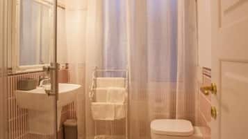 Superior Double Room, Balcony | Bathroom | Shower, rainfall showerhead, free toiletries, hair dryer