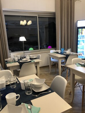 Buffet déjeuner servi tous les jours en supplément