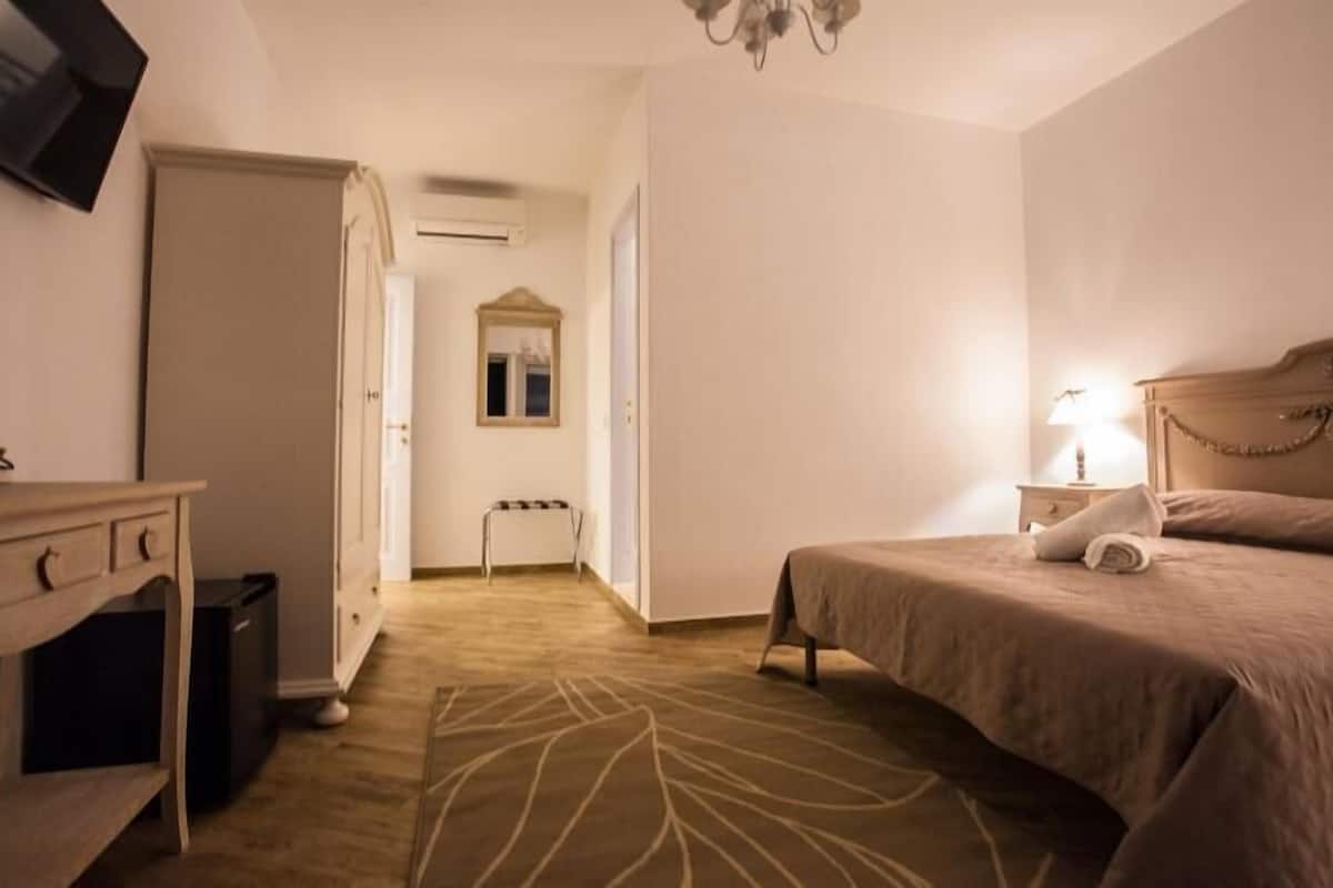Superior-Doppelzimmer, Balkon | Schreibtisch, Verdunkelungsvorhänge, Bügeleisen/Bügelbrett