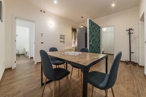 Apartment, 2 Bedrooms | In-room dining