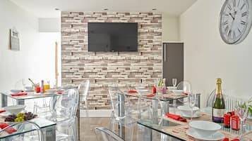 Café da manhã continental nos fins de semana (GBP 10 por pessoa)