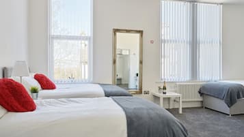 Quarto família | Ferros/tábuas de passar roupa, berços (sobretaxa), Wi-Fi de cortesia