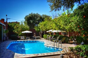 2 outdoor pools, pool umbrellas, pool loungers - Riad les jardins Mabrouk (Taroudant)