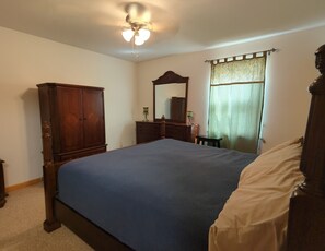 3 chambres, fer et planche à repasser, lit de bébé portatif