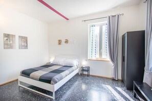 Premium Room | Hypo-allergenic bedding, down comforters, minibar, in-room safe - Maison44 (Carrodano)