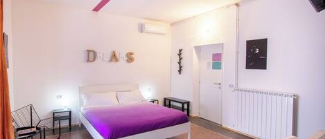 Comfort Room, Balcony (King) | Exterior