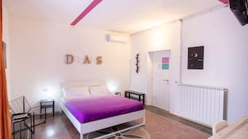 Comfort Room, Balcony (King) | Hypo-allergenic bedding, down comforters, minibar, in-room safe