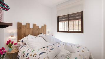 2 slaapkamers, een strijkplank/strijkijzer, gratis wifi, beddengoed