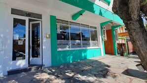 Vista frontal de la propiedad
