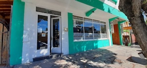 Front of property - Hotel Los Duendes Bariloche (San Carlos de Bariloche)