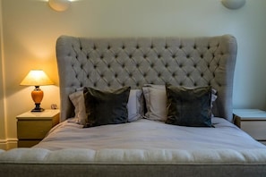 Two-Bedroom Apartment | 2 bedrooms, iron/ironing board, free WiFi, bed sheets - Beautiful Apt In a Listed Georgian House - Apartment 4 (York)