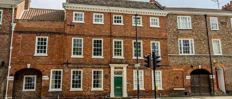 Mặt tiền nơi lưu trú