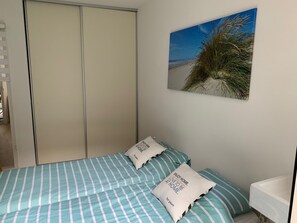 1 chambre, bureau, fer et planche à repasser, Wi-Fi