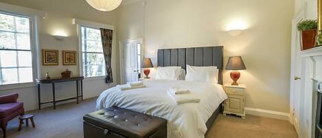 Luxury Apartment | 2 bedrooms, iron/ironing board, free WiFi, bed sheets