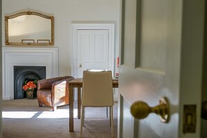 Luxury Apartment | Living area | Flat-screen TV - Luxurious Georgian Central Apartment -Parking - 1 (York)