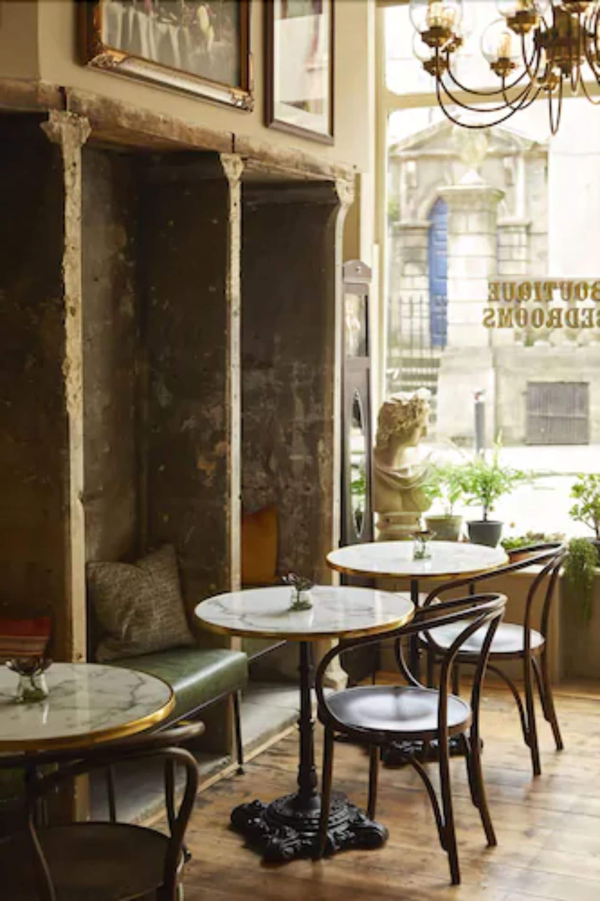 free daily full breakfast