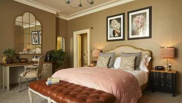 Signature Double Room, 1 King Bed | 1 bedroom, in-room safe, desk, iron/ironing board