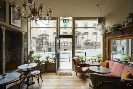 Lobby. Broadstreet Townhouse