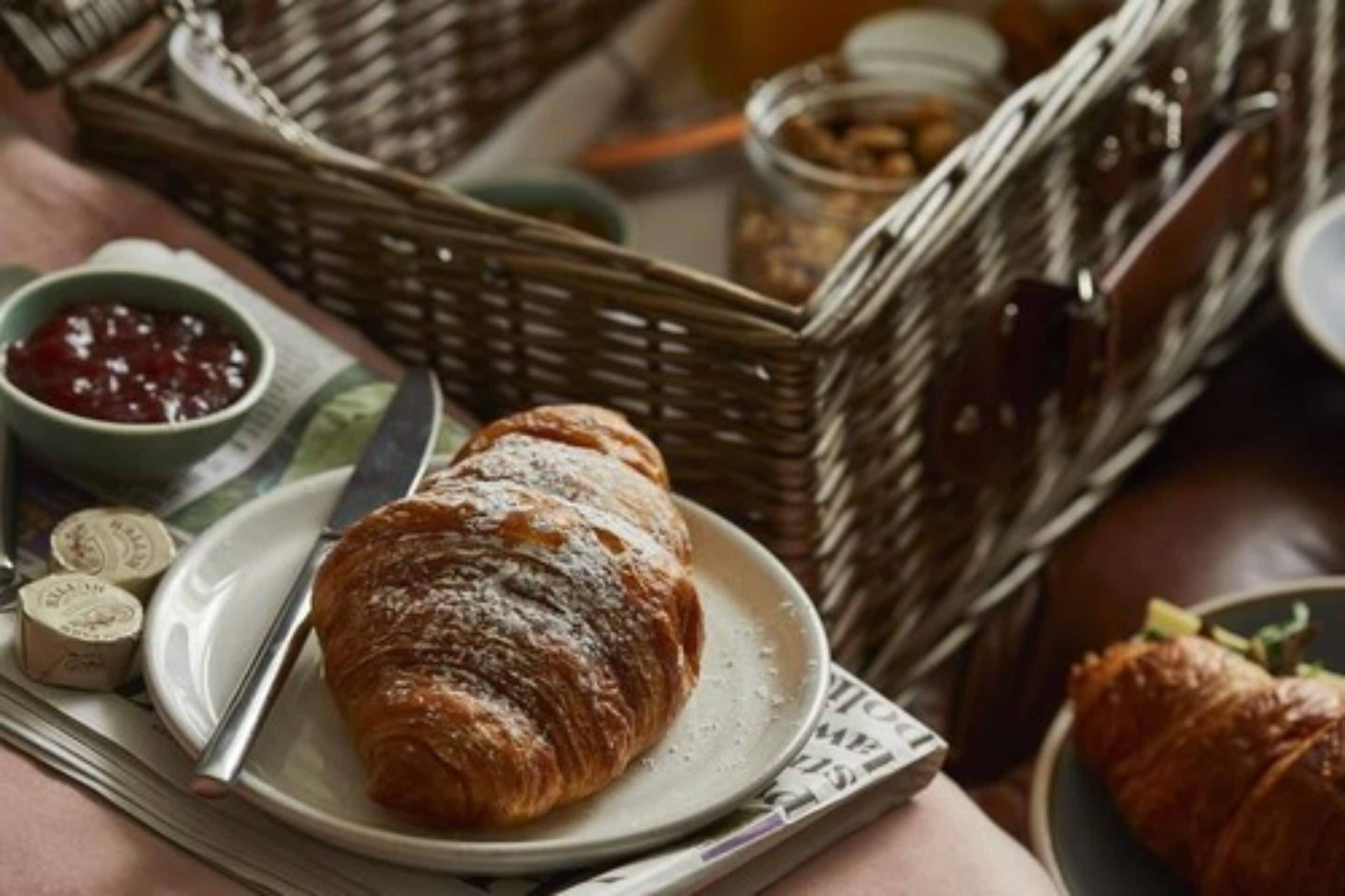 free daily full breakfast