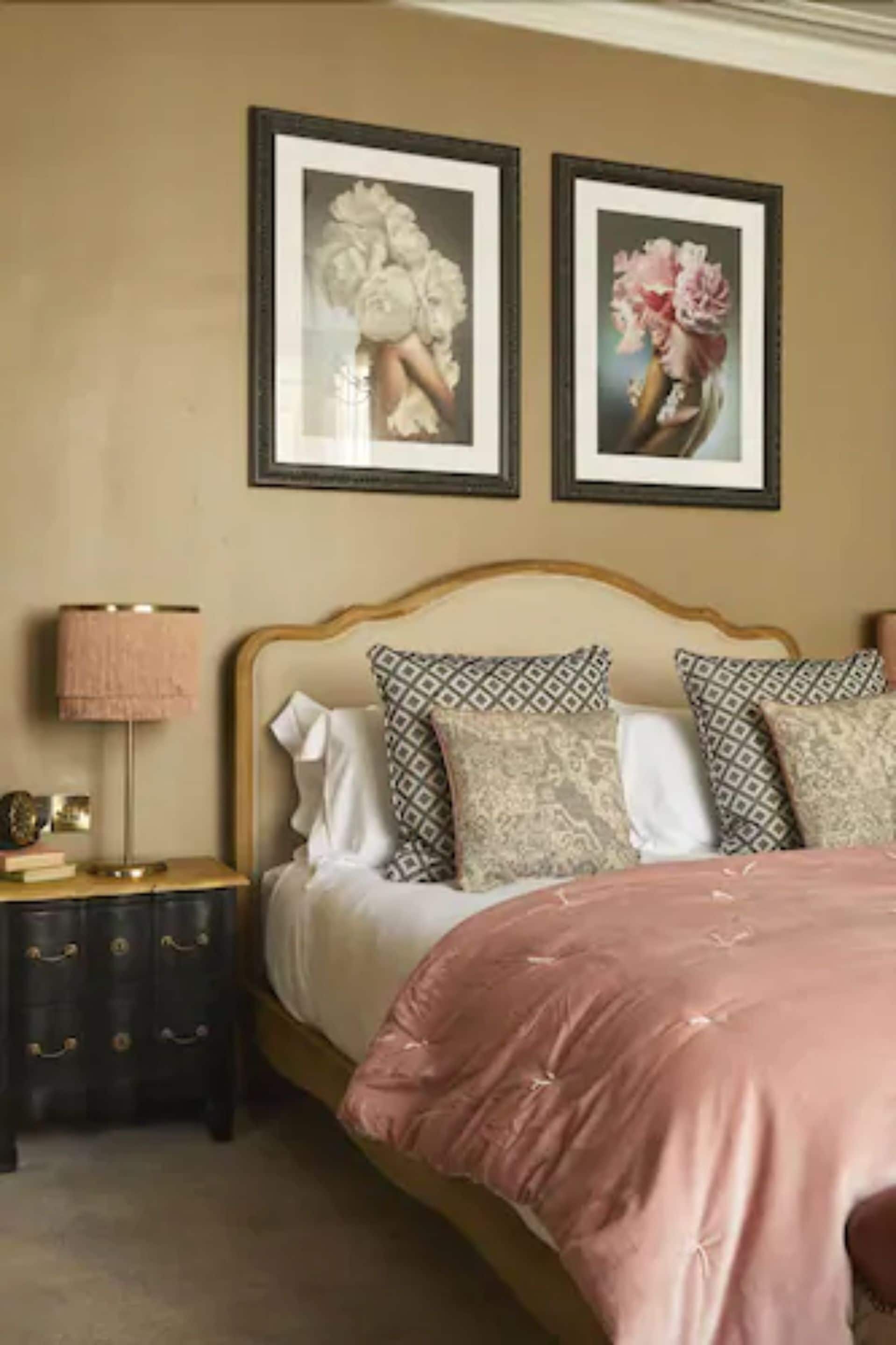 signature double room, 1 king bed | 1 bedroom, in-room safe, desk, iron/ironing board