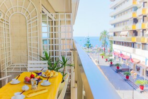 Outdoor dining - MASSENET VIEW AP4168 by RIVIERA HOLIDAY HOMES (Niza)