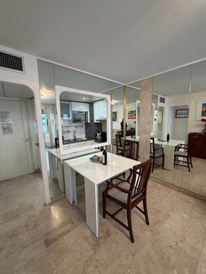 Fridge, microwave, oven, coffee/tea maker