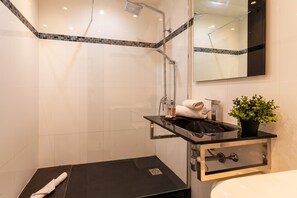 Shower, towels - MASSENET VIEW AP4168 by RIVIERA HOLIDAY HOMES (Niza)