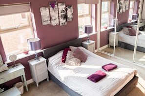 Luxury Townhome - Modern Canalside City Townhouse - Parking & Garden (Leeds)