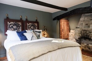 King Room | Minibar, desk, iron/ironing board, free WiFi - Castle Inn (Wareham)