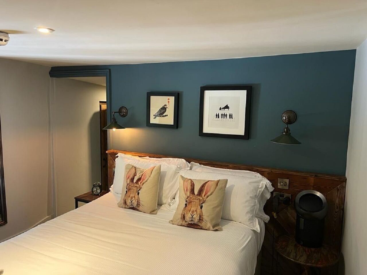 Minibar, escritorio, tabla de planchar con plancha y wifi gratis 