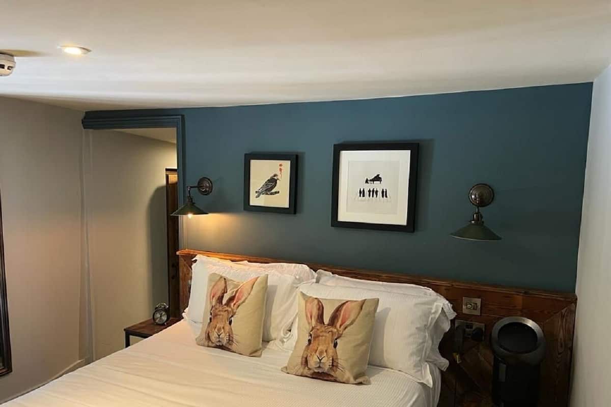 Minibar, escritorio, tabla de planchar con plancha y wifi gratis
