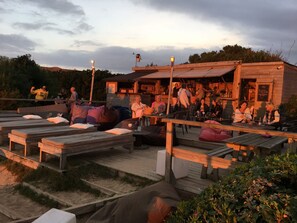 Outdoor dining - Cosy studio with access to terrace and garden 3km from Bidart center (Bidart)