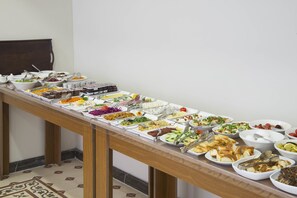 Breakfast buffet - Violin Boutique Hotel (Istanbul)