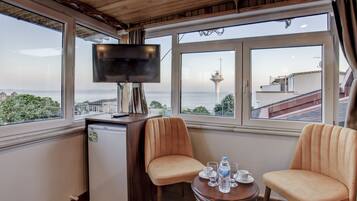 Deluxe Room Sea View | 1 kamar tidur, seprai katun Mesir, dan seprai premium