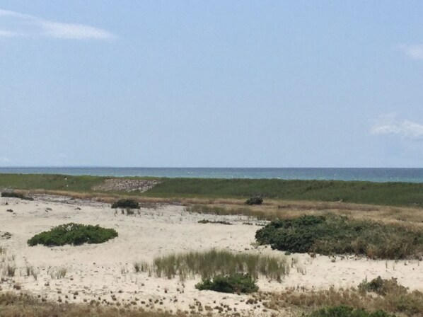 Beach nearby, sun-loungers, beach towels