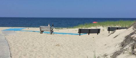 Beach nearby, sun-loungers, beach towels