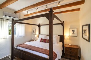 1 bedroom, desk, iron/ironing board, free WiFi - Adobe Casita Downtown - King Bed + Patio * Spacious 450 Sq Ft (Santa Fe)