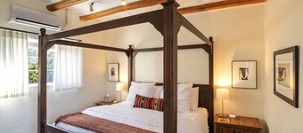 Adobe Casita Downtown - King Bed + Patio * Spacious 450 Sq Ft