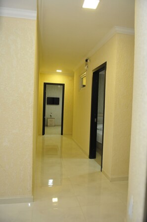 1 bedroom - Pomegranate - Triple Room (Kutaisi)